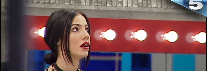 Grande Fratello Vip, Signorini attacca Giulia De Lellis: “stai zitta, sei ignorante”