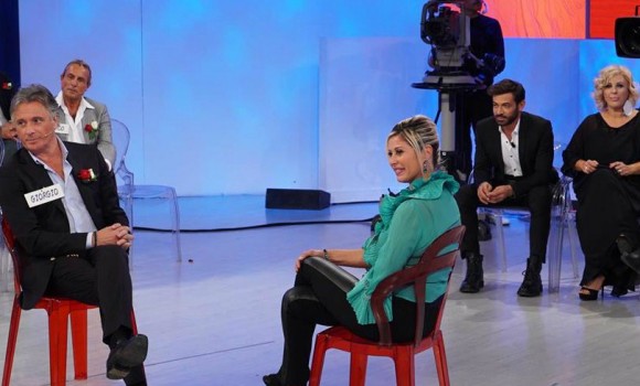 Uomini e Donne, Oggi: Giorgio rifiuta Gemma e balla con Paola Uomini e Donne, Oggi: Giorgio rifiuta Gemma e balla con Paola