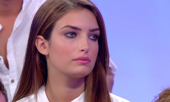 Uomini e Donne, Oggi: Nilufar scoppia a piangere in studio Uomini e Donne, Oggi: Nilufar scoppia a piangere in studio