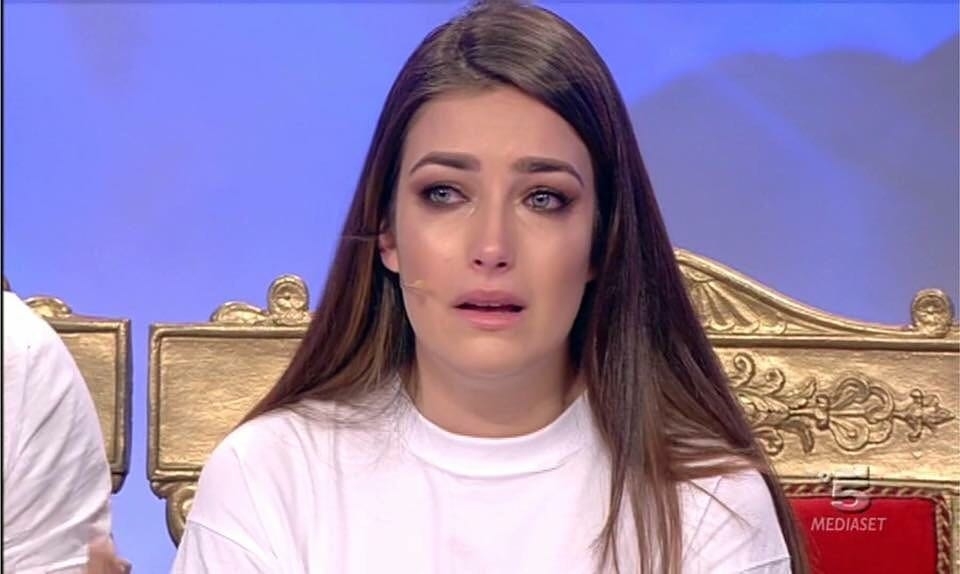 Uomini e Donne, Oggi: Nilufar Addati in lacrime Uomini e Donne, Oggi: Nilufar Addati in lacrime