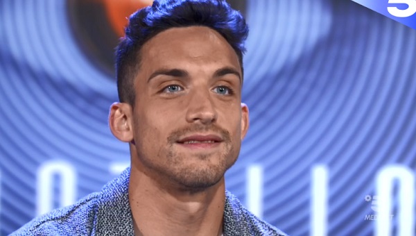 Matteo Gentili al Grande Fratello Nip per dimenticare Paola Di Benedetto Matteo Gentili al Grande Fratello Nip per dimenticare Paola Di Benedetto