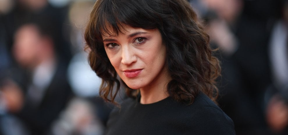 Asia Argento, l’attore comico Jeff Leach conferma tutto Asia Argento, l’attore comico Jeff Leach conferma tutto