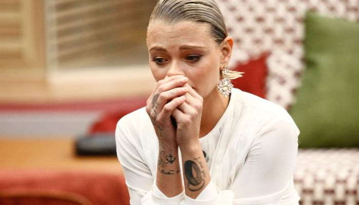 GF Vip, Giulia Provvedi si sfoga: “Non devo mollare” GF Vip, Giulia Provvedi si sfoga: “Non devo mollare”
