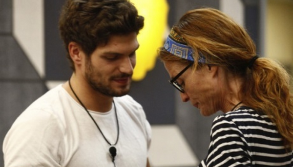 Jane Alexander su Elia: “Voglio sapere se sta bene” Jane Alexander su Elia: “Voglio sapere se sta bene”