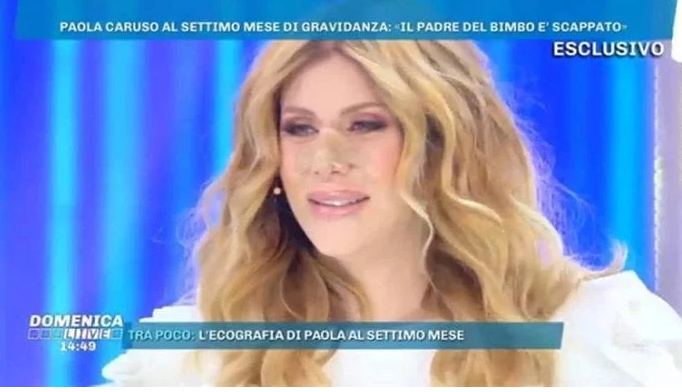 Paola Caruso a ‘Domenica Live’: “Sono stata cacciata di casa dal padre di mio figlio”