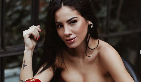 Giulia De Lellis svela: “Sono stata male ma non mollo” Giulia De Lellis svela: “Sono stata male ma non mollo”