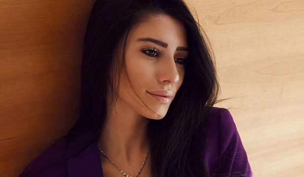 Angela Nasti è la nuova tronista di Uomini e Donne Angela Nasti è la nuova tronista di Uomini e Donne