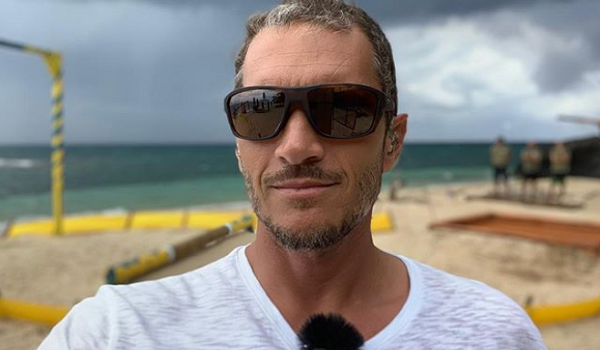 Alvin sbotta e risponde alle critiche: “Non ci interessa favorire i naufraghi” Alvin sbotta e risponde alle critiche: “Non ci interessa favorire i naufraghi”