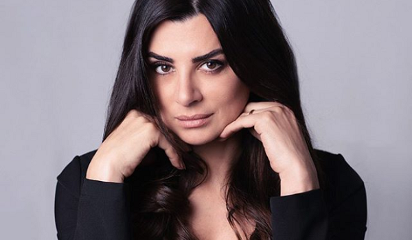 Elga Enardu sbotta: “A Uomini e Donne non esiste alcun copione” Elga Enardu sbotta: “A Uomini e Donne non esiste alcun copione”