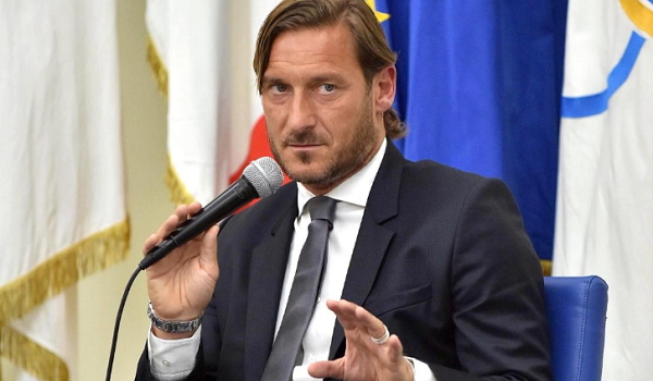 Totti ha dato le dimissioni: “E’ un arrivederci, non un addio” Totti ha dato le dimissioni: “E’ un arrivederci, non un addio”
