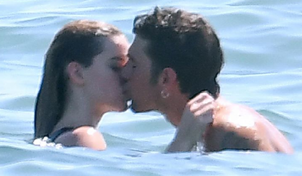 Scoppia la passione tra Andrea Damante e Sara Croce? Il bacio Scoppia la passione tra Andrea Damante e Sara Croce? Il bacio