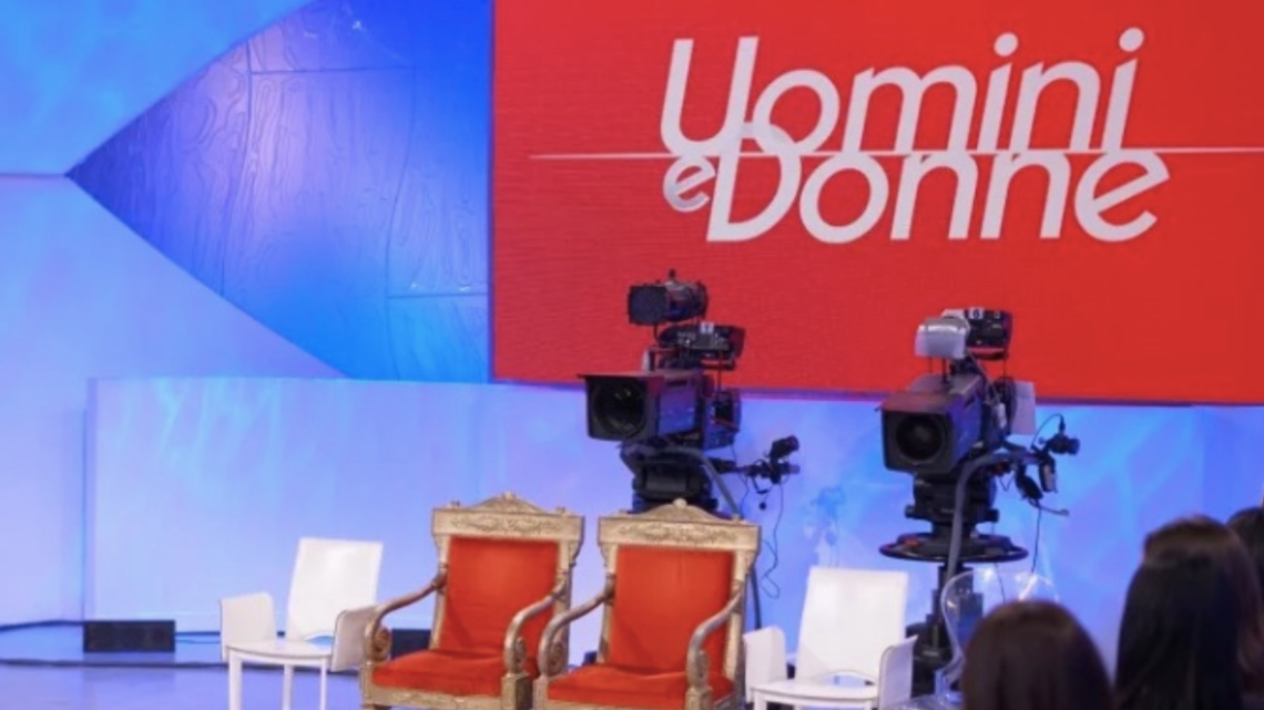 Uomini e Donne, cambio di programma: svelata la nuova data di inizio Uomini e Donne, cambio di programma: svelata la nuova data di inizio