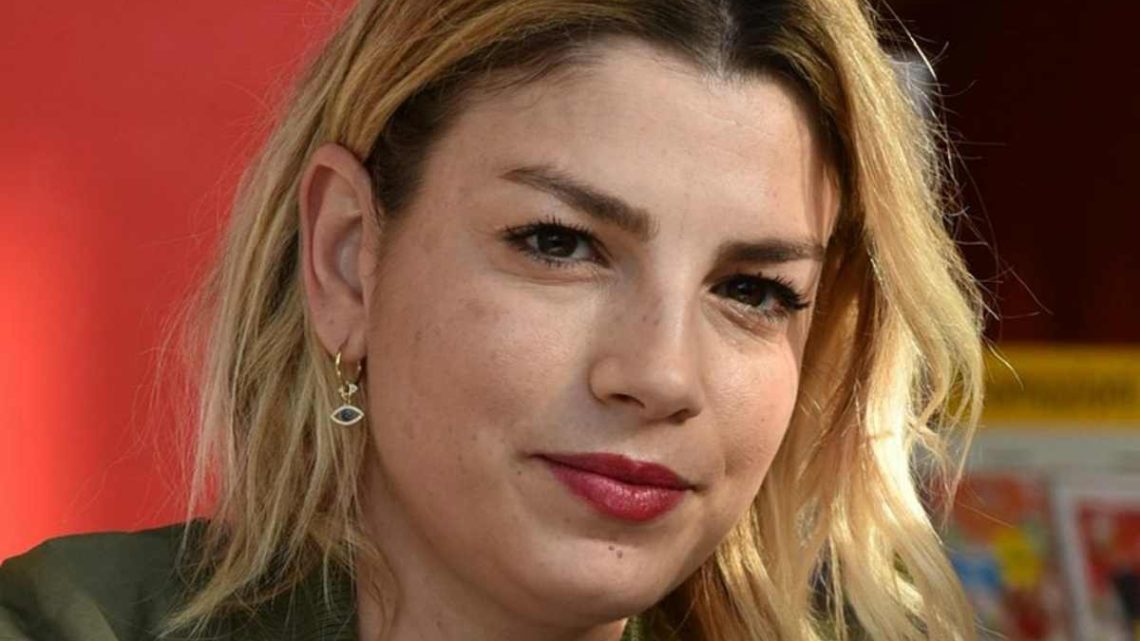 Emma Marrone torna a parlare del tumore: “I miei capelli non saranno più biondi”