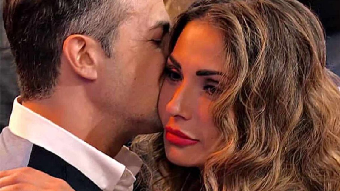 Ida Platano e Riccardo Guarnieri, matrimonio rimandato: la richiesta della dama Ida Platano e Riccardo Guarnieri, matrimonio rimandato: la richiesta della dama