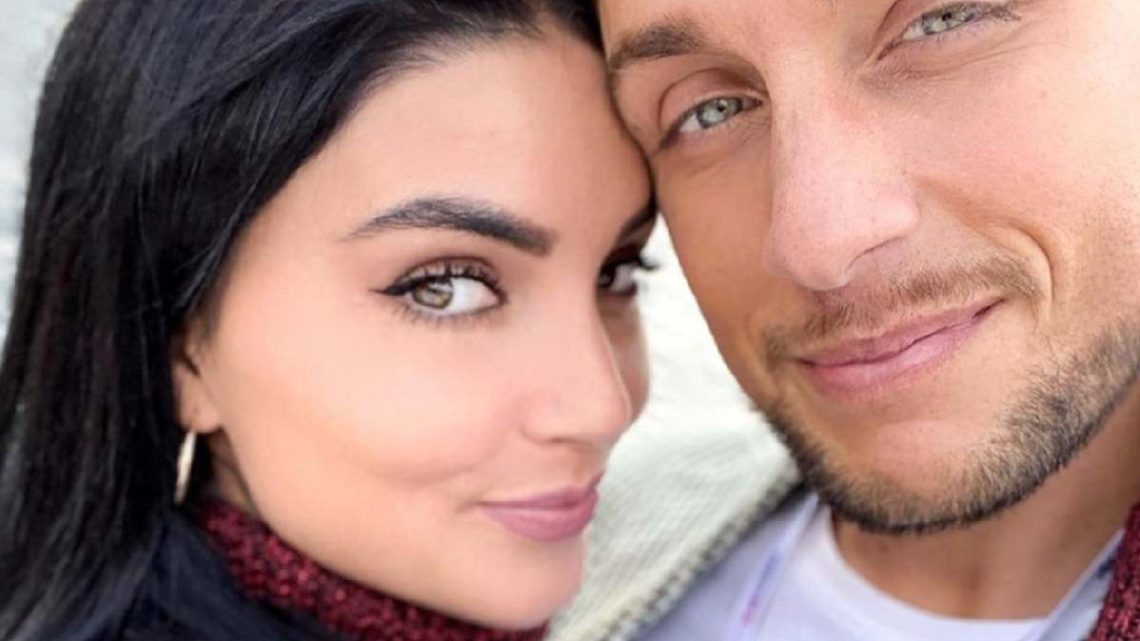 Teresa Langella e Andrea Dal Corso non vivono insieme, parla lei: “L’amore a distanza non è semplice” Teresa Langella e Andrea Dal Corso non vivono insieme, parla lei: “L’amore a distanza non è semplice”