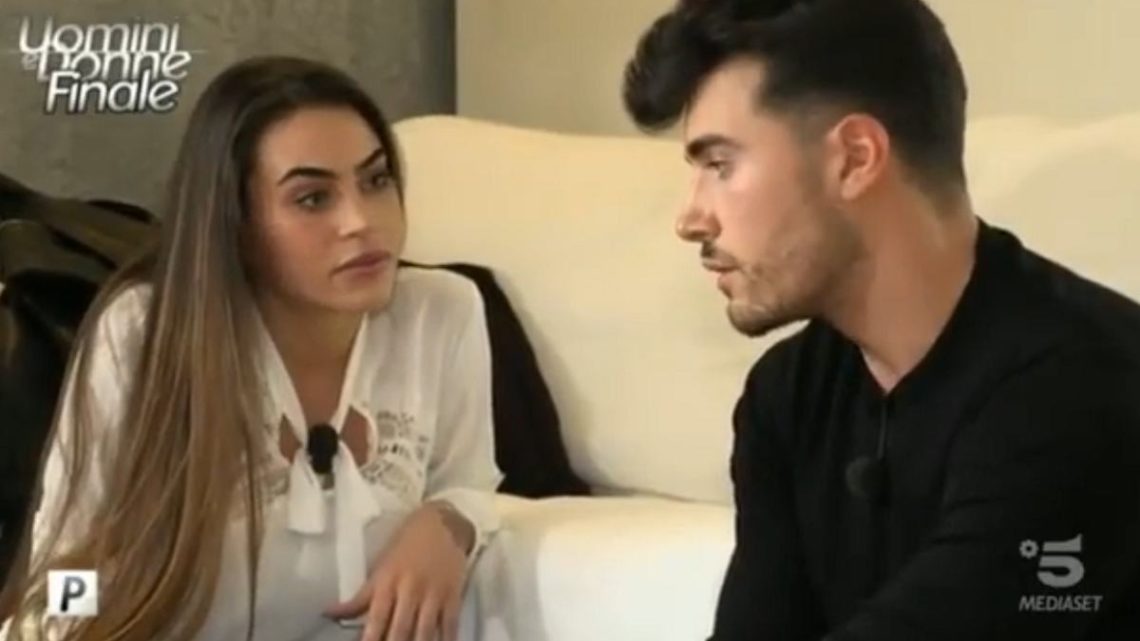 Veronica Burchielli raggiunge Alessandro Zarino a Napoli per un confronto: la reazione dell’ex tronista Veronica Burchielli raggiunge Alessandro Zarino a Napoli per un confronto: la reazione dell’ex tronista