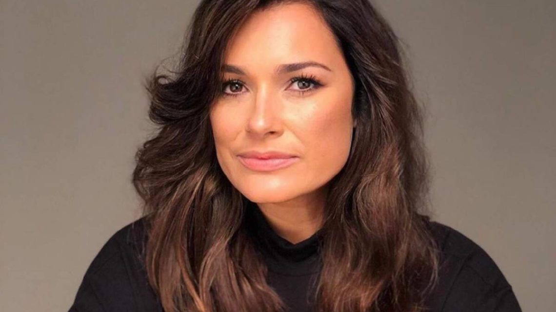 Alena Seredova in dolce attesa, l’annuncio: “Una cicogna arriverà a giungo, non vediamo l’ora” Alena Seredova in dolce attesa, l’annuncio: “Una cicogna arriverà a giungo, non vediamo l’ora”