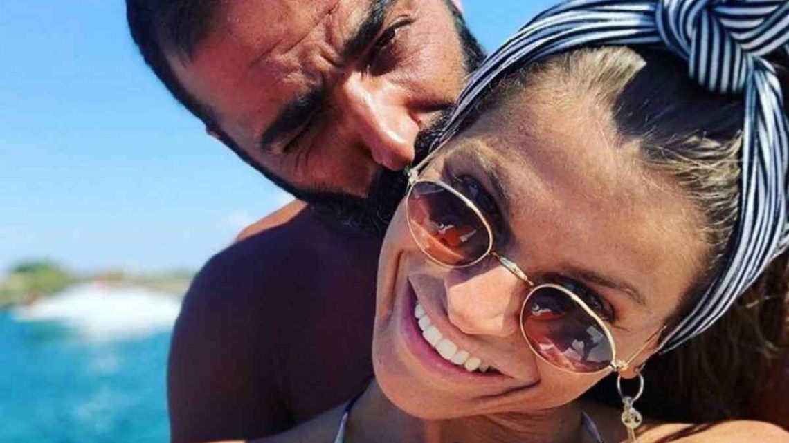 Alessandra Amoroso e Stefano Settepani si sono lasciati: l’annuncio su Instagram