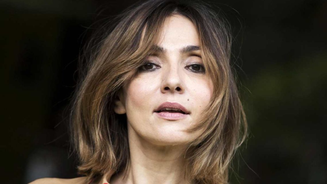 Ambra Angiolini sta scrivendo un libro: parlerà dei suoi problemi alimentari Ambra Angiolini sta scrivendo un libro: parlerà dei suoi problemi alimentari