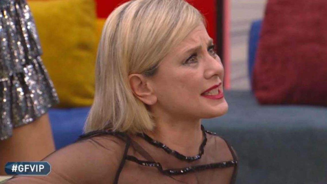 Antonella Elia in lacrime al Grande Fratello Vip: “La verità è che sono qui per i soldi” Antonella Elia in lacrime al Grande Fratello Vip: “La verità è che sono qui per i soldi”