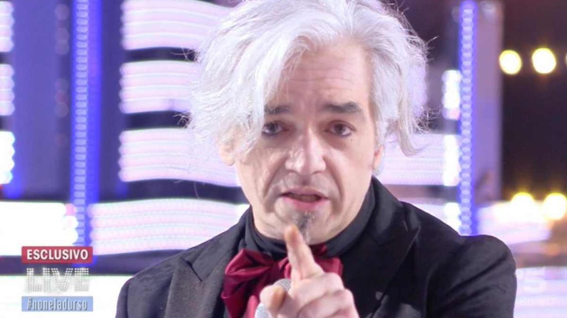 Morgan mette all’asta il foglio del brano modificato di ‘Sincero’: “Base 5 euro” Morgan mette all’asta il foglio del brano modificato di ‘Sincero’: “Base 5 euro”