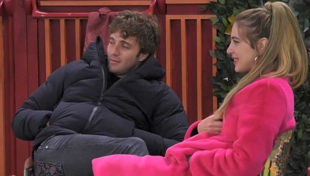 Grande Fratello Vip, Clizia gelosa di Paolo a causa di Sara Soldati: “Altro che i capelli. Io taglio qualcos’altro…” Grande Fratello Vip, Clizia gelosa di Paolo a causa di Sara Soldati: “Altro che i capelli. Io taglio qualcos’altro…”