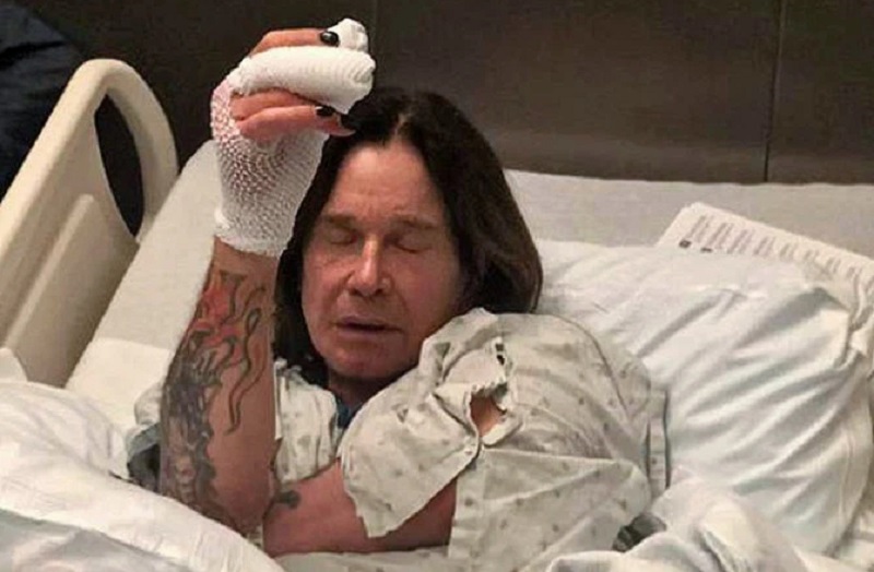 Ozzy Osburne costretto ad annullare il tour negli Stati Uniti: andrà in Svizzera a curarsi