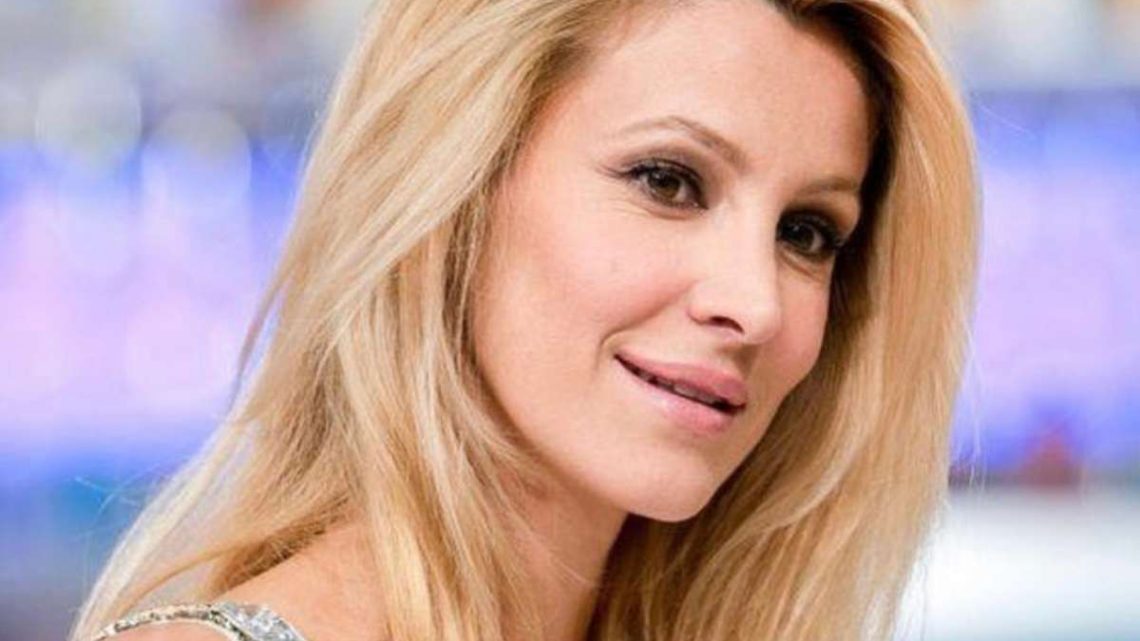 Adriana Volpe smentisce la crisi con il marito, parla poi di Zequila: “Abbiamo due stili di vita diversi, io volo alto”