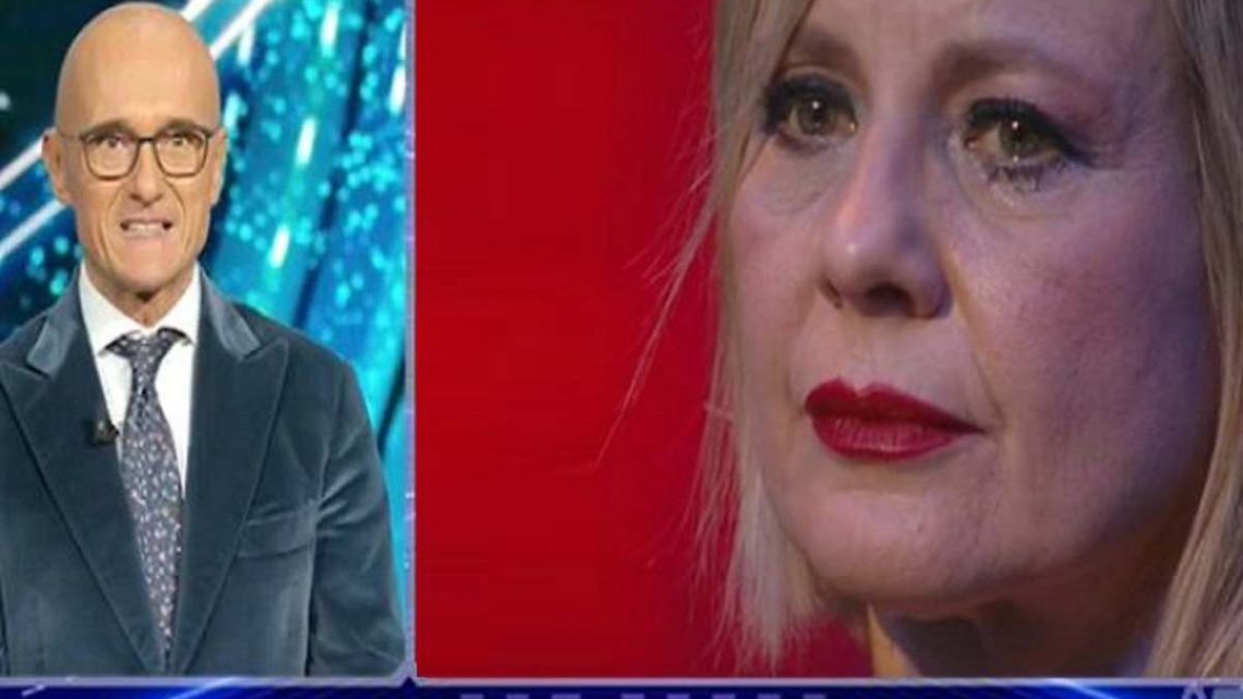 Antonella Elia svela: “Mi vergogno di quello che sono”, Signorini si commuove Antonella Elia svela: “Mi vergogno di quello che sono”, Signorini si commuove
