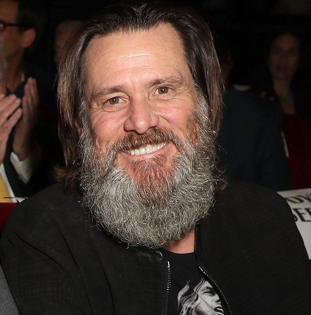 Jim Carrey e la sua “Beard Challenge”: in “barba” al Coronavirus Jim Carrey e la sua “Beard Challenge”: in “barba” al Coronavirus
