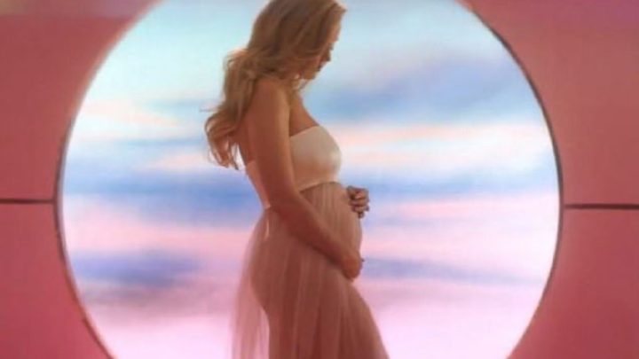 Katy Perry e Orlando Bloom presto genitori: la cantante conferma la gravidanza