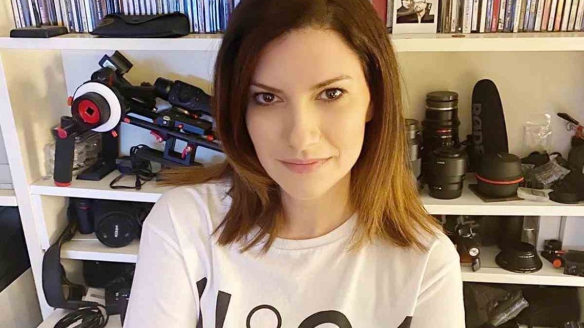 Laura Pausini lancia un appello ai fan sul Coronavirus: “La situazione è seria, state a casa”