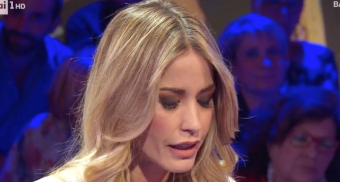 Elena Santarelli ad Italia Sì racconta: coppia beccata da un poliziotto mentre faceva sesso in una villa romana Elena Santarelli ad Italia Sì racconta: coppia beccata da un poliziotto mentre faceva sesso in una villa romana