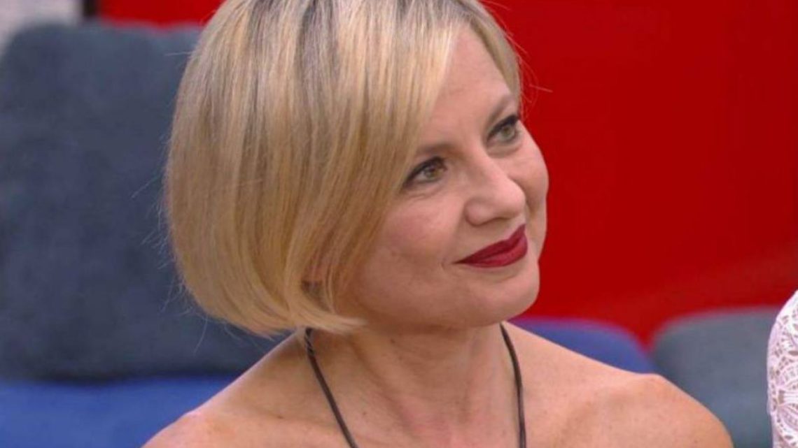 Antonella Elia, ex gieffini la attaccano: “C’era un accordo con Signorini” Antonella Elia, ex gieffini la attaccano: “C’era un accordo con Signorini”