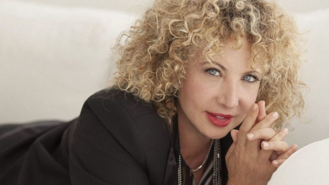 Chi è Iaia Forte, protagonista della fiction Vivi e lascia vivere: età, biografia e curiosità Chi è Iaia Forte, protagonista della fiction Vivi e lascia vivere: età, biografia e curiosità
