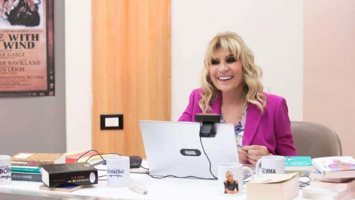 Uomini e Donne, oggi: Ida e Riccardo fanno una sorpresa a Gemma Galgani, Tina la attacca Uomini e Donne, oggi: Ida e Riccardo fanno una sorpresa a Gemma Galgani, Tina la attacca