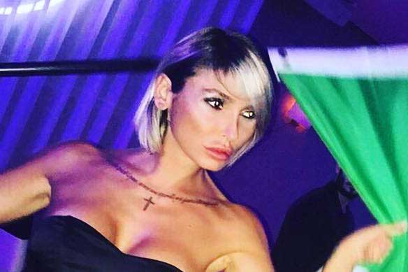 Muore a 37 anni Alessia Ferrante, influencer e figlia di un ex calciatore: fatale per lei un intervento estetico