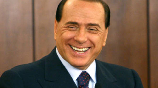 Berlusconi in diretta a DiMartedì per smontare le polemiche e dire no alla propaganda: come cambiano i tempi! – VIDEO