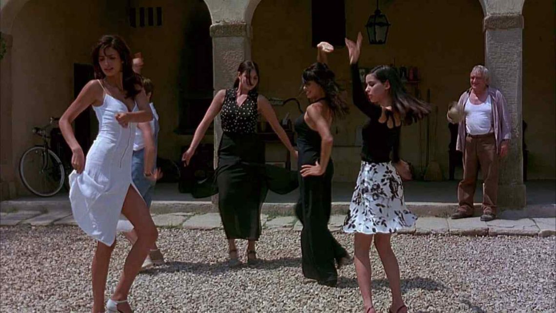 Il Ciclone e la colonna sonora che ha fatto epoca: quali sono le canzoni del film? Il Ciclone e la colonna sonora che ha fatto epoca: quali sono le canzoni del film?