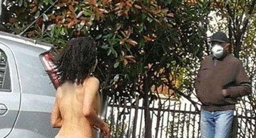 Corre nuda in strada e viene filmata: fermata la “naked runner” e denunciato l’autore del filmato