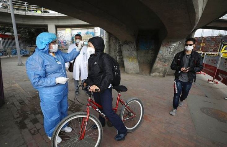 Coronavirus, aperti 76 km di piste ciclabili per combattere la diffusione del virus: la strada colombiana