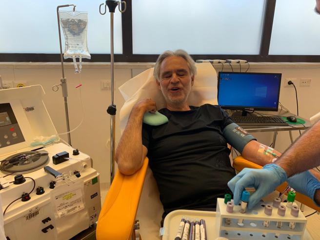 Andrea Bocelli ha avuto il Coronavirus: “Ora dono il plasma per aiutare”