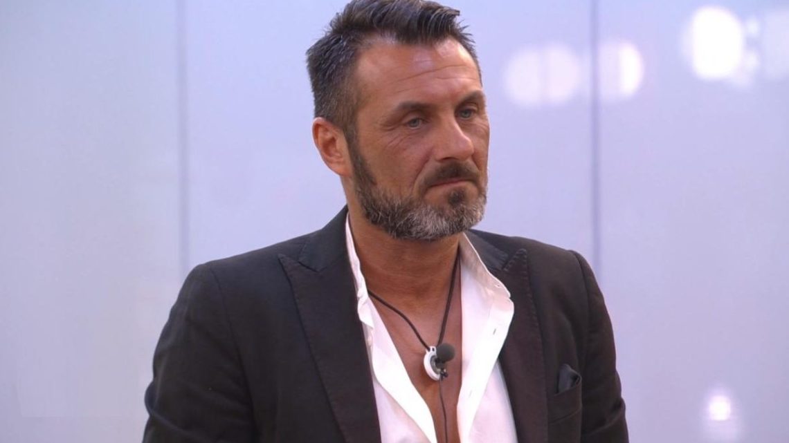 Sossio Aruta sogna un nuovo lavoro: “Continuo a vendere la frutta ma non posso sopravvivere così” Sossio Aruta sogna un nuovo lavoro: “Continuo a vendere la frutta ma non posso sopravvivere così”