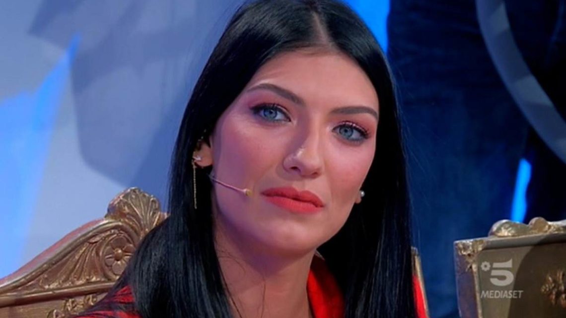 Anticipazioni Uomini e Donne: ecco quando si registrerà la scelta di Giovanna Abate, Alessandro torna ma non per lei… Anticipazioni Uomini e Donne: ecco quando si registrerà la scelta di Giovanna Abate, Alessandro torna ma non per lei…