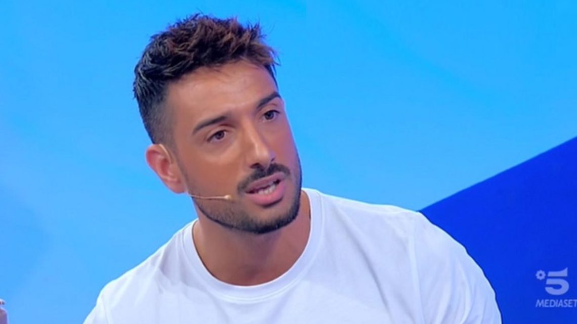 Uomini e Donne, Giuseppe Nastasi contro la redazione? Il corteggiatore fa chiarezza Uomini e Donne, Giuseppe Nastasi contro la redazione? Il corteggiatore fa chiarezza