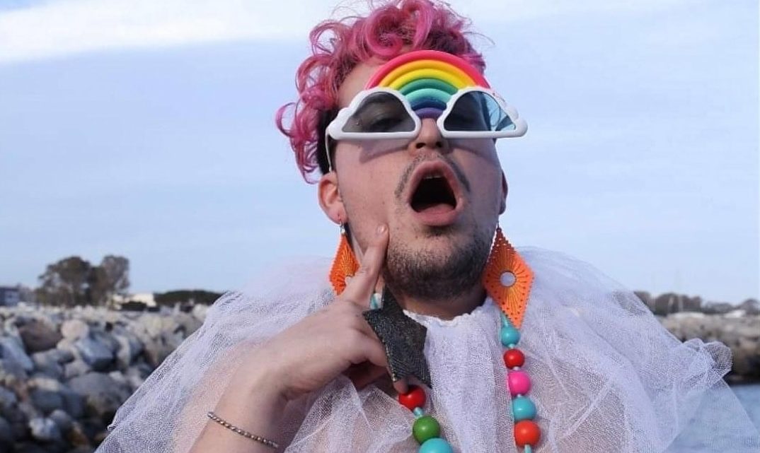 Chi è Davide Sgrò (in arte Sgrodolina), concorrente del reality Instagram Il Bugiardo? Chi è Davide Sgrò (in arte Sgrodolina), concorrente del reality Instagram Il Bugiardo?