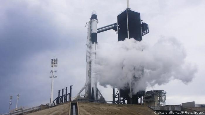 SpaceX, rinviato il lancio previsto a causa del maltempo