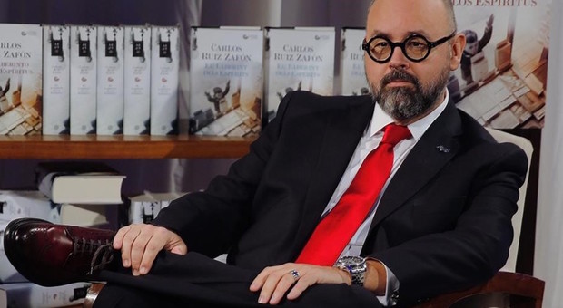 Addio Carlos Ruiz Zafon, l’autore di ‘L’ombra del vento’ aveva 55 anni