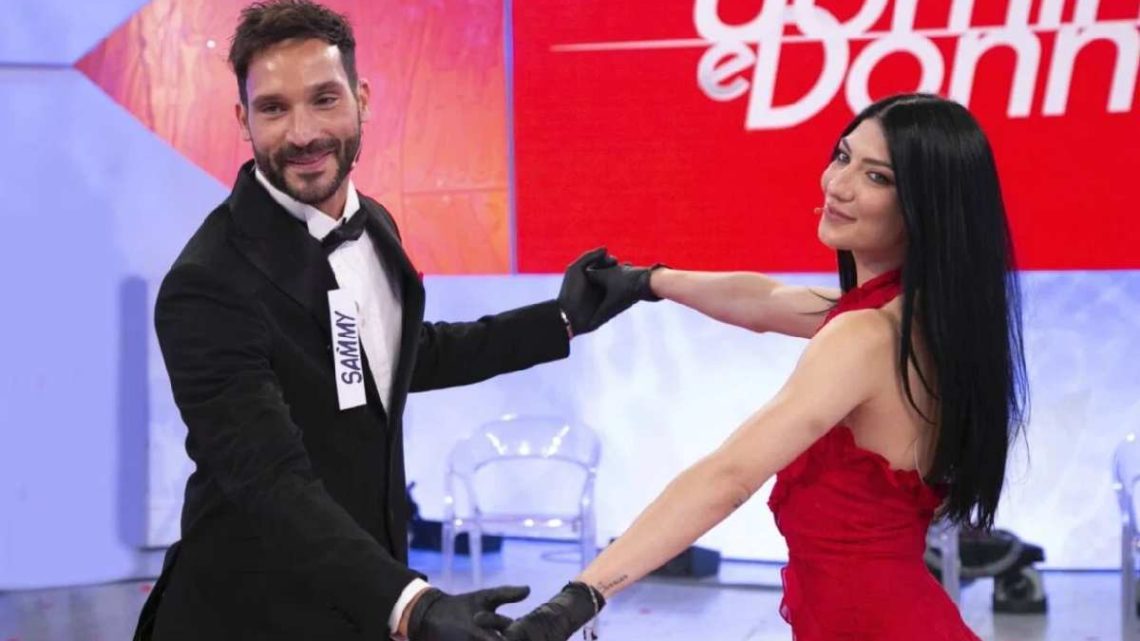 Giovanna Abate e Sammy Hassan dopo la scelta: ecco com’è essere diventati una coppia Giovanna Abate e Sammy Hassan dopo la scelta: ecco com’è essere diventati una coppia