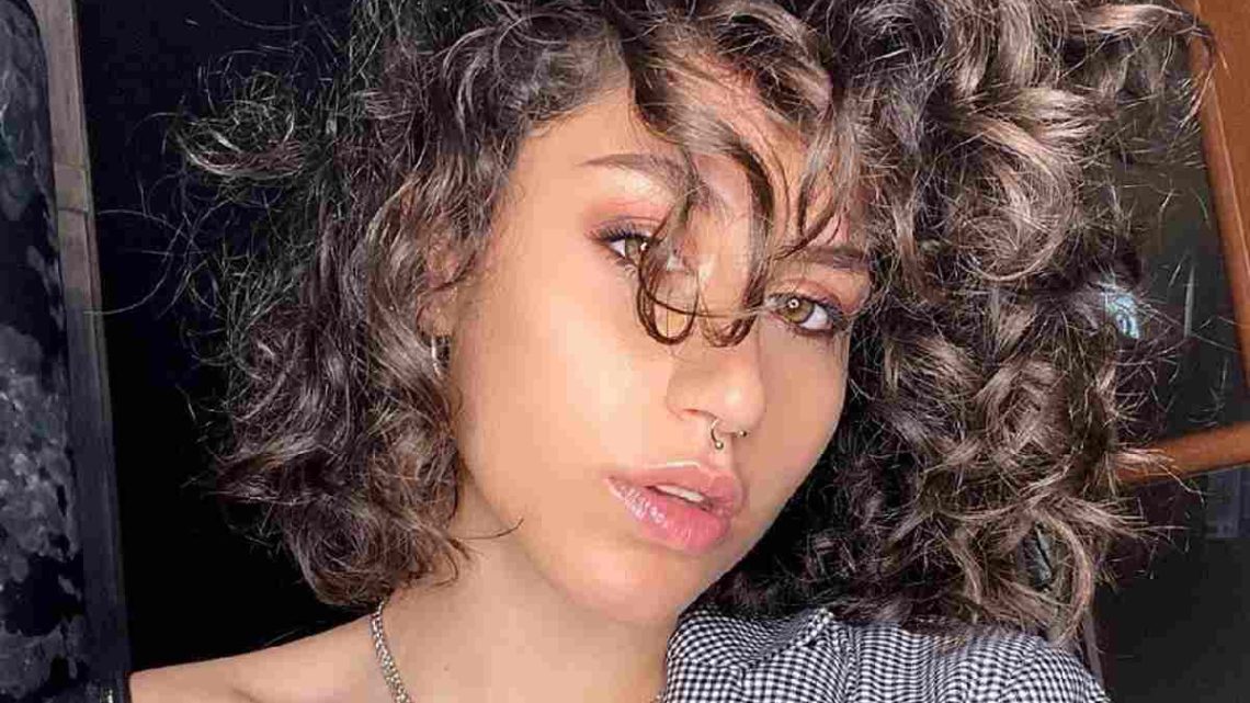 Chi è Giulia Molino? L’album ‘Va tutto bene’ supera i 18 milioni di stream Chi è Giulia Molino? L’album ‘Va tutto bene’ supera i 18 milioni di stream
